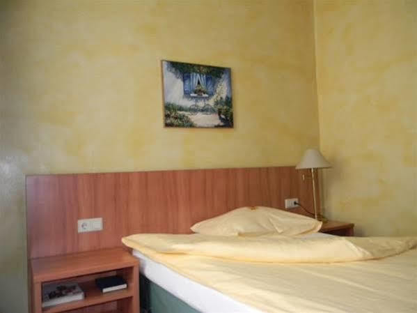 Trip Inn Hotel Blankenburg Карлсруе Екстериор снимка